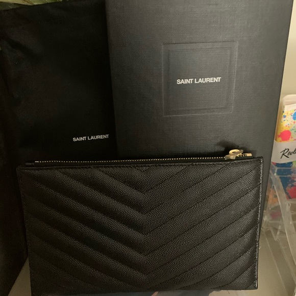 ysl pouch monogramme grain de poudre tech